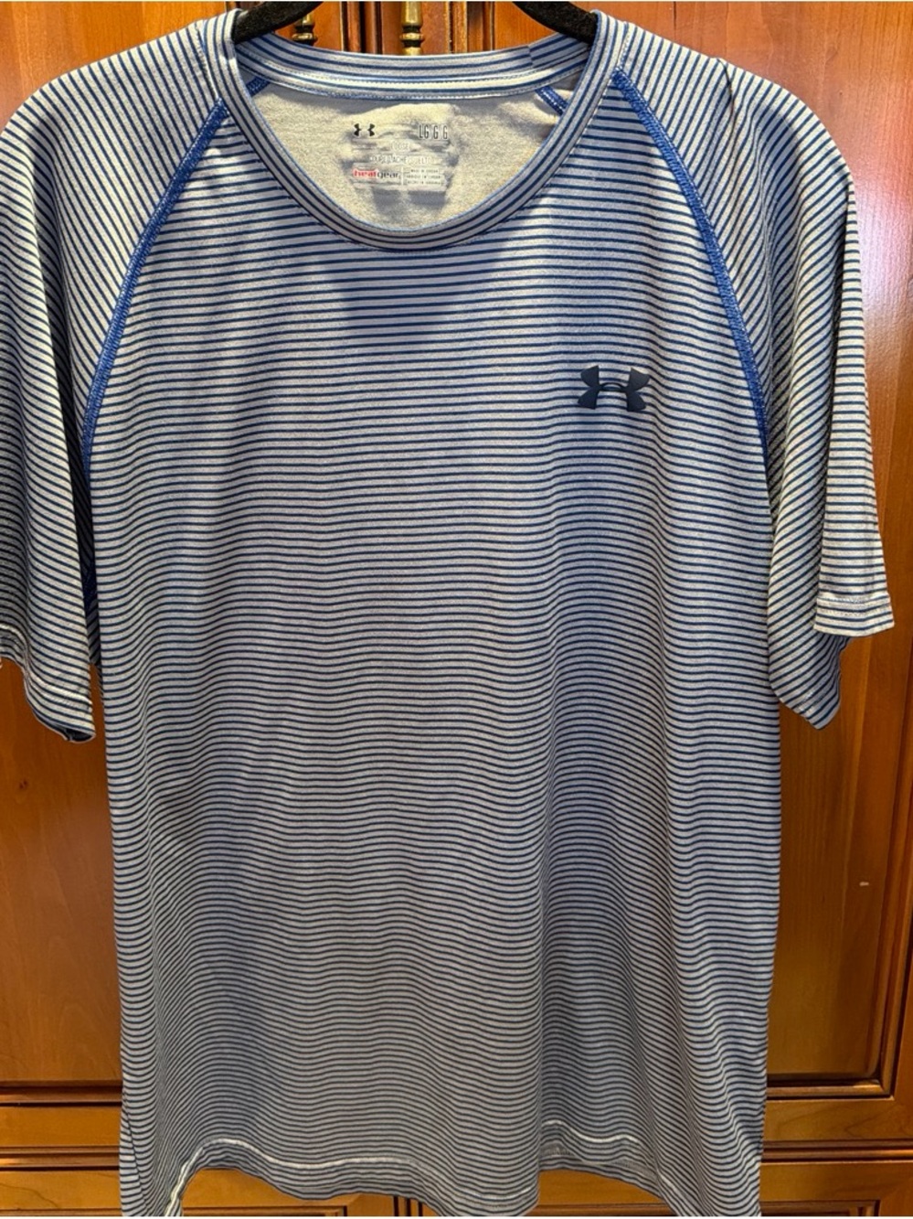 Men's large under armour T-shirt